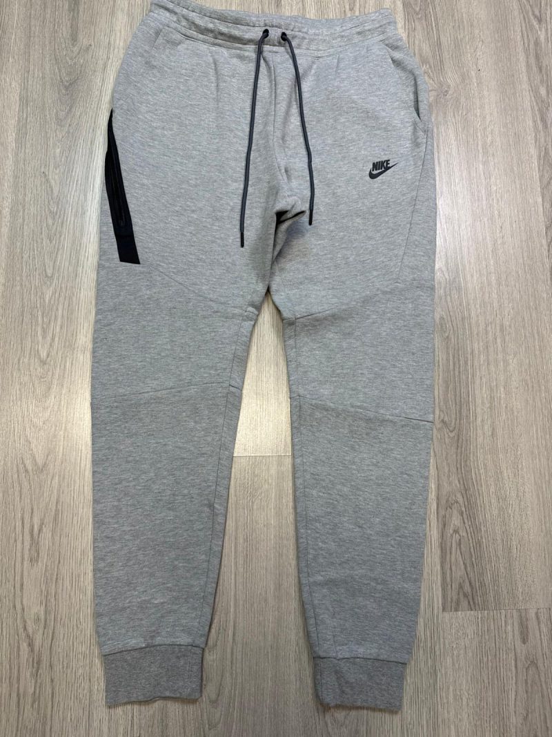 Nike Tech Fleece (S/M/L)
