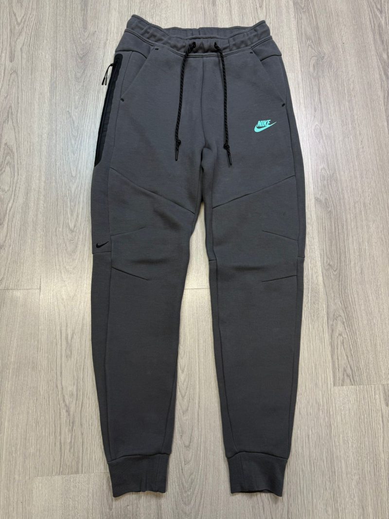 Nike Tech Fleece 2025 (XS/S/M)