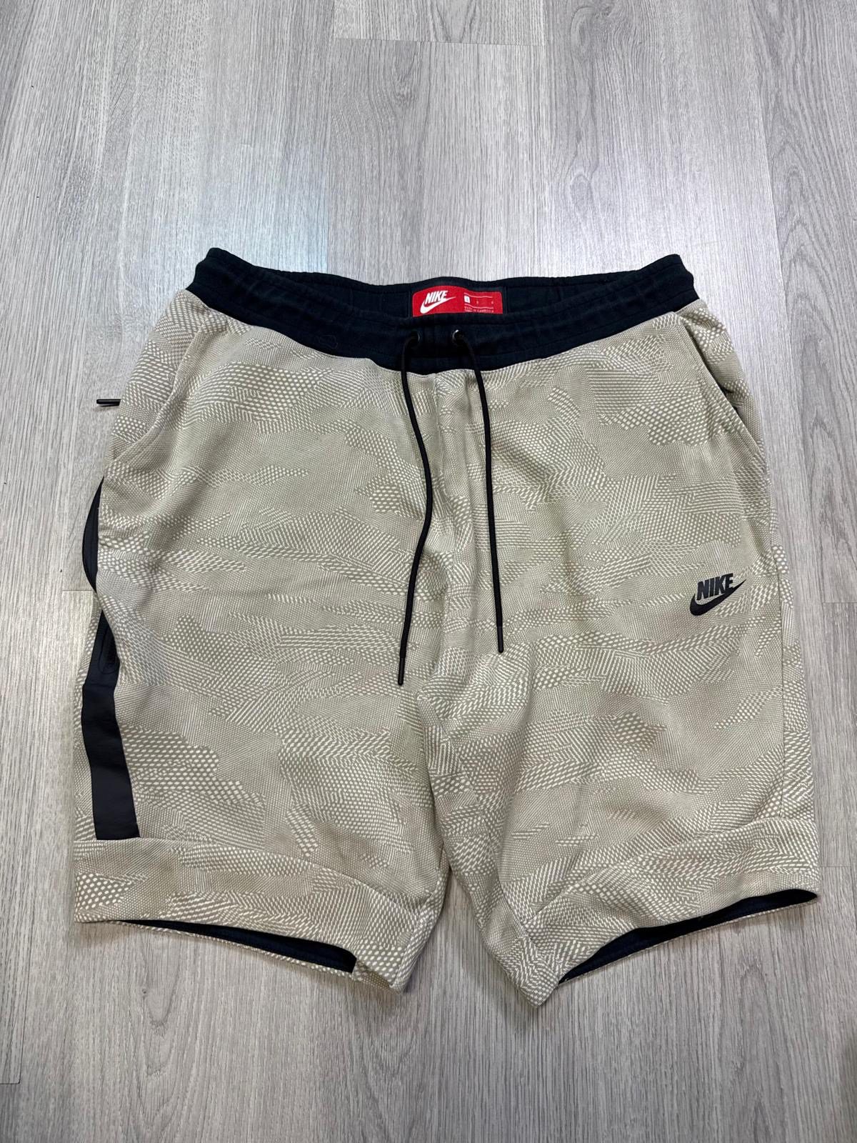 Nike Tech Fleece (M/L)