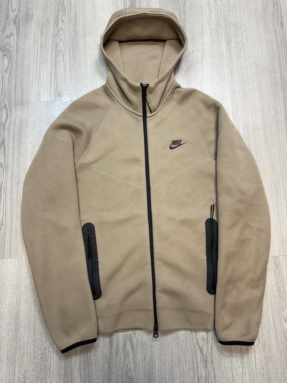 Nike Tech Fleece 2023 (S/M/L)