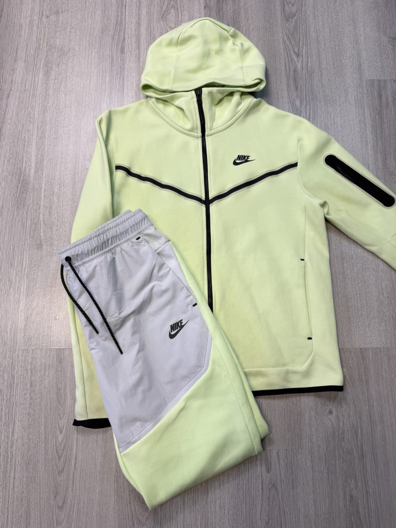 Nike Tech Fleece KOMPLET 2021 (M/XL)