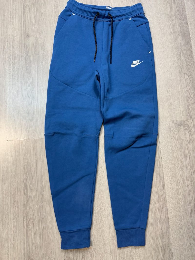 Nike Tech Fleece 2021 (XS/S/M/L)