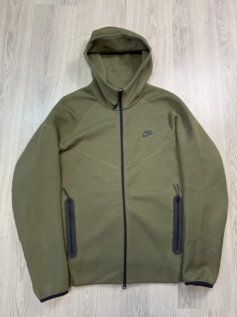 Nike Tech Fleece 2023 (L)